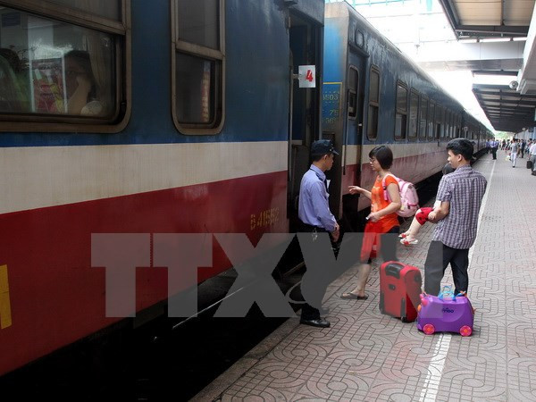 [Video] Giảm 20-30% giá vé tàu cho người dân đi lại dịp 30/4 ảnh 1