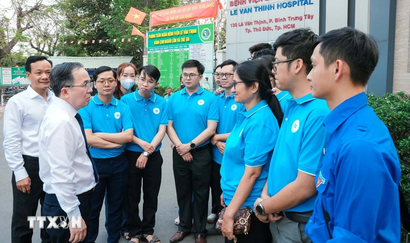 Đội ngũ y bác sĩ TP.HCM lên đường khám sức khỏe cho quân và dân Trường Sa
