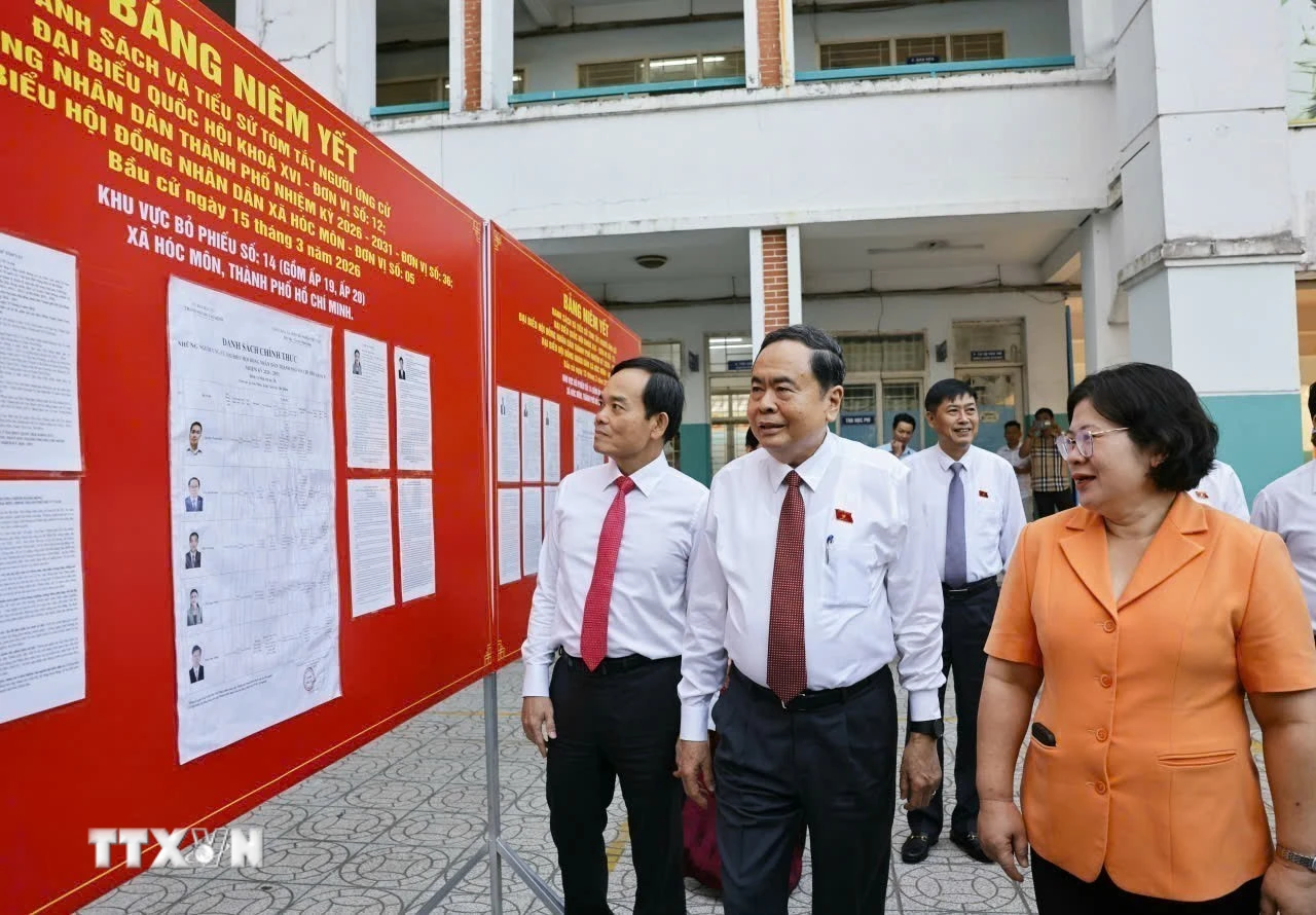 Chủ tịch Quốc hội kiểm tra công tác bầu cử tại Thành phố Hồ Chí Minh