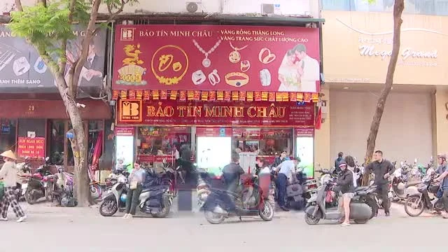 Bảo Tín Minh Châu Hà Nội: Giao dịch vàng vẫn sôi động giữa lúc điều tra