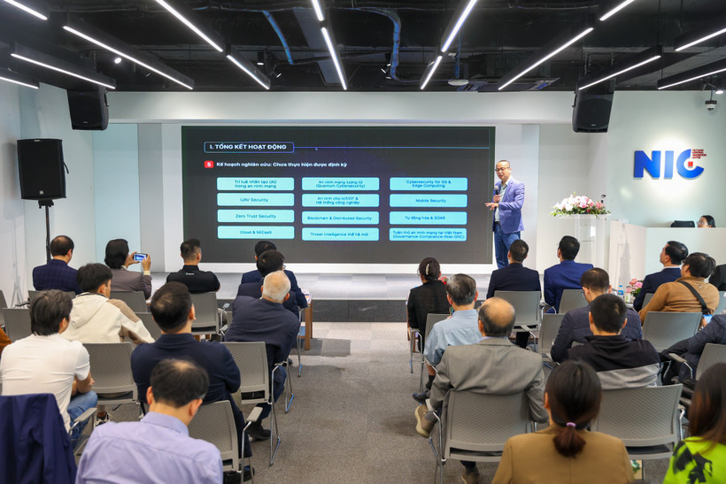 Diễn đàn Phát triển hệ sinh thái đổi mới sáng tạo trong lĩnh vực an ninh mạng 2025 (Vietnam Cyber Security Forum 2025) do Trung tâm Đổi mới sáng tạo Quốc gia (NIC) phối hợp với Mạng lưới Đổi mới sáng tạo và chuyên gia An ninh mạng Việt Nam (ViSecurity) tổ chức. (Ảnh: PV/Vietnam+)