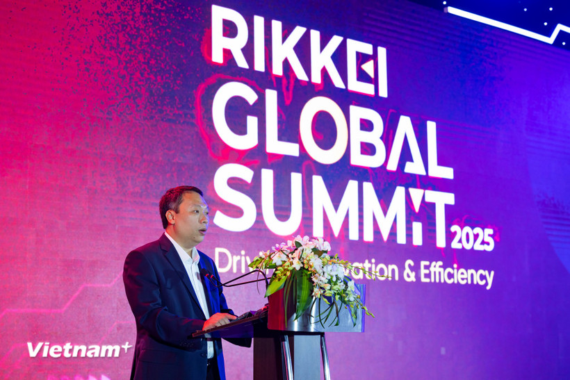 Ông Nguyễn Huy Dũng - Ủy viên chuyên trách Ban Chỉ đạo Trung ương về phát triển khoa học công nghệ, đổi mới sáng tạo và chuyển đổi số phát biểu tại sự kiện Rikkei Global Summit 2025. (Ảnh: Minh Sơn/Vietnam+)