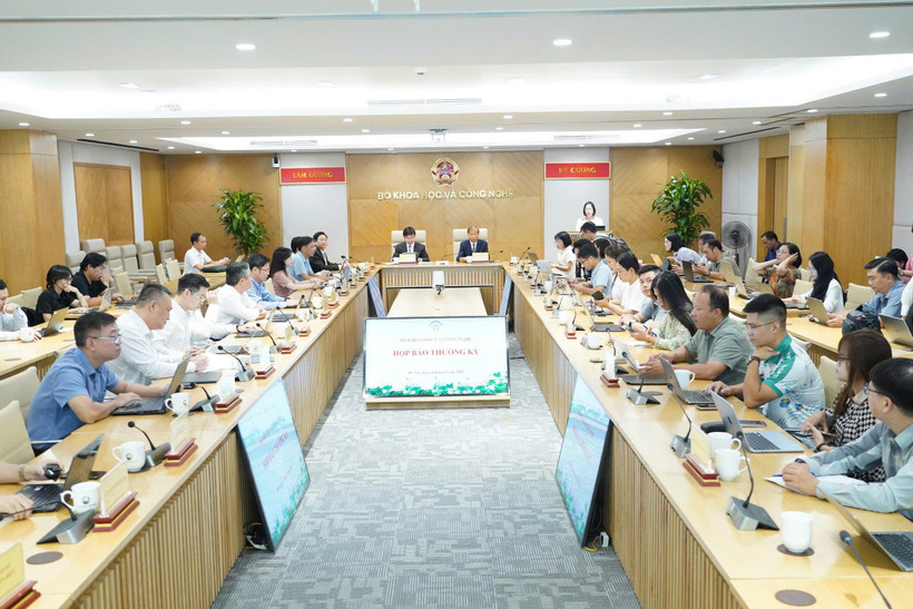 Bộ Khoa học và Công nghệ phối hợp với Liên đoàn Thương mại và Công nghiệp Việt Nam tổ chức họp báo công bố, phát động Giải thưởng "Sản phẩm công nghệ số Make in Viet Nam" năm 2025. (Ảnh: PV/Vietnam+)