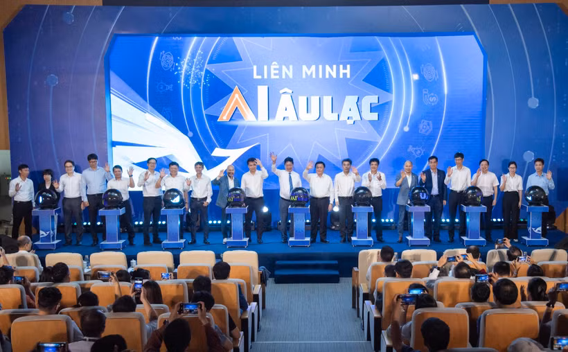 Hơn 20 cơ quan nhà nước, doanh nghiệp, trường đại học đã “bắt tay” thành lập Liên minh Trí tuệ nhân tạo đầu tiên của Việt Nam. (Ảnh: PV/Vietnam+)