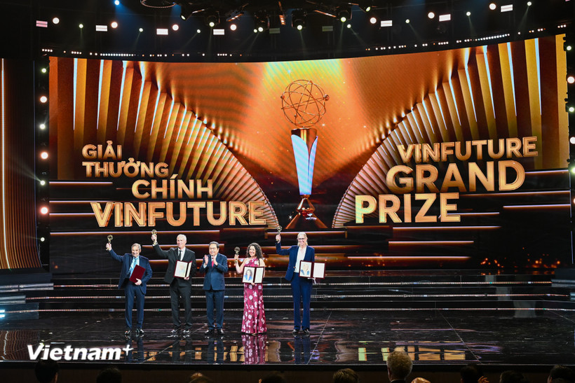 Giải thưởng Chính VinFuture 2025 trị giá 3 triệu USD được trao cho Tiến sỹ Douglas R. Lowy, Tiến sỹ John T. Schiller, Tiến sỹ Aimée R. Kreimer và Giáo sư Maura L. Gillison (Hoa Kỳ)