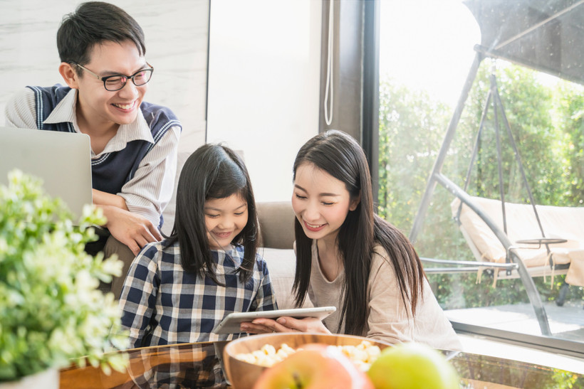 Người dùng hưởng lợi nhờ chính sách nâng băng thông miễn phí của các nhà mạng. (Ảnh: FPT Telecom)