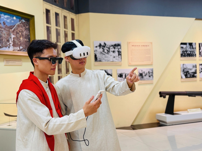 Viettel High Tech chính thức ra mắt trải nghiệm công nghệ thực tế tăng cường (AR) gắn với thế giới thực đầu tiên tại Bảo tàng Cách mạng Việt Nam. (Ảnh: Viettel High Tech)