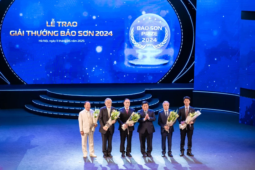 Các tác giả, công trình được vinh danh tại Giải thưởng Bảo Sơn 2024. (Ảnh: Minh Sơn/Vietnam+)