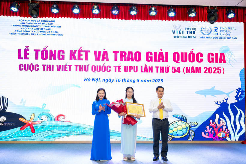 Bức thư giành giải Nhất Việt Nam của cuộc thi Viết thư UPU Quốc tế lần thứ 54 năm 2025 đã thuộc về em Phạm Đoàn Minh Khuê đến từ Đà Nẵng. (Ảnh: Minh Sơn/Vietnam+)