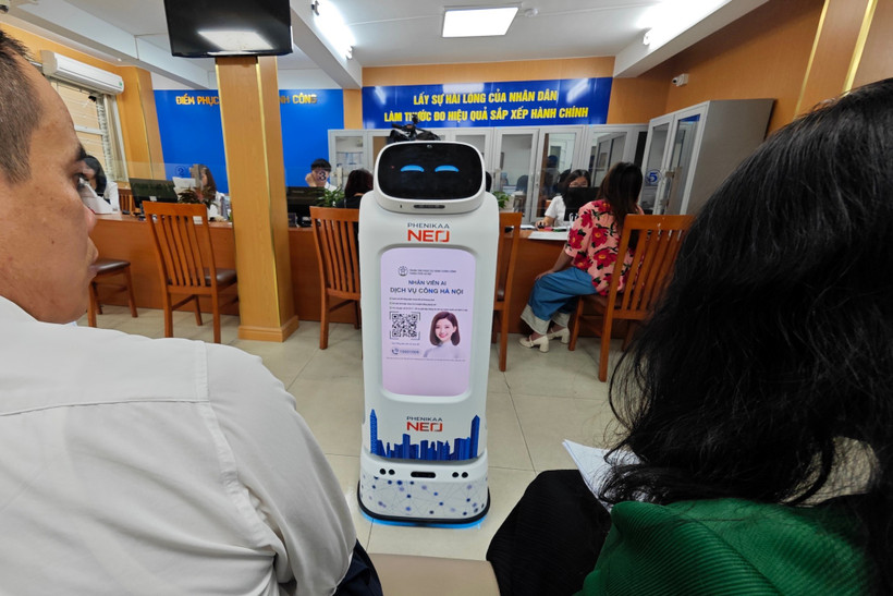 Robot hành chính công tại Phường Cửa Nam, Hà Nội. (Ảnh: Phú Khánh)