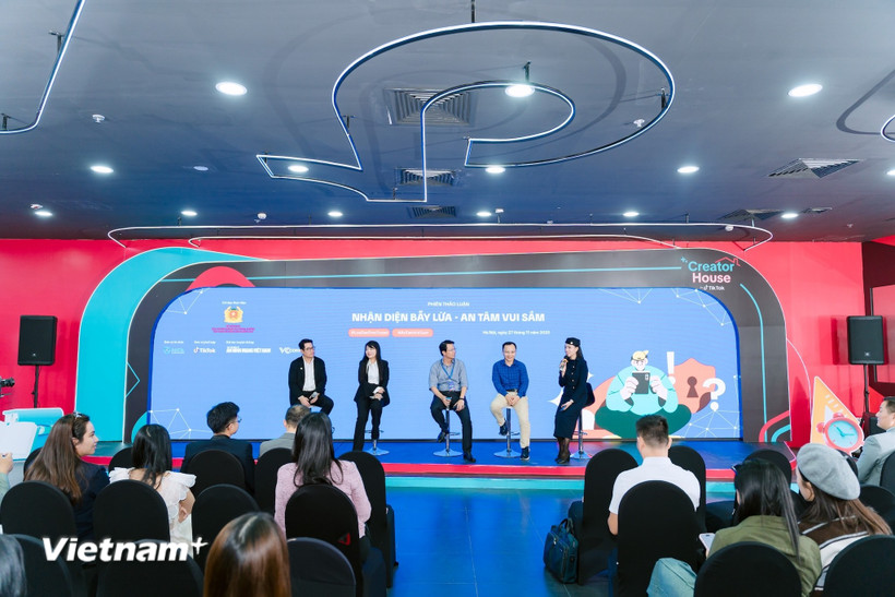 Hiệp hội An ninh mạng Quốc gia (NCA) phối hợp cùng TikTok tổ chức Tọa đàm "Nhận diện bẫy lừa - An tâm vui sắm." (Ảnh: PV/Vietnam+)