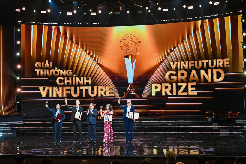 Giải thưởng Chính VinFuture 2025 trị giá 3 triệu USD được trao cho Tiến sỹ Douglas R. Lowy, Tiến sỹ John T. Schiller, Tiến sỹ Aimée R. Kreimer và Giáo sư Maura L. Gillison (Hoa Kỳ)