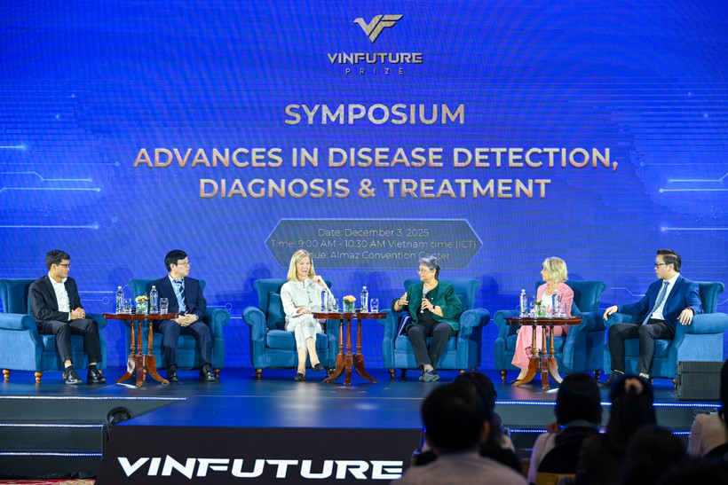 Tọa đàm với chủ đề “Bước tiến trong Phát hiện, Chẩn đoán và Điều trị Bệnh." (Ảnh: Minh Sơn/Vietnam+)