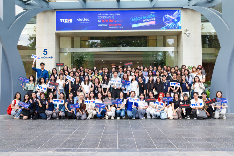 Các sinh viên tham dự Hội thảo"Mạch nguồn công nghệ - Ươm mầm hạnh phúc." (Ảnh: Công Đạt/TTXVN)