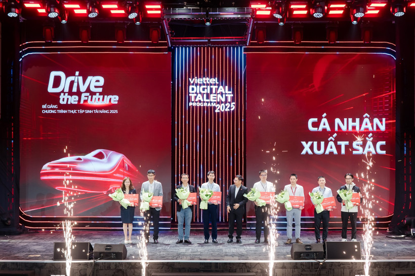 Sự kiện đánh dấu chặng đường nửa thập kỷ Viettel triển khai chương trình đào tạo và phát triển tài năng trẻ trong các lĩnh vực công nghệ lõi. (Ảnh: Viettel)