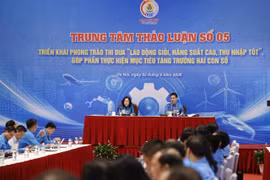 Trung tâm thảo luận số 5 thuộc Đại hội XIV Công đoàn Việt Nam với chủ đề "Triển khai phong trào thi đua Lao động giỏi, năng suất cao, thu nhập tốt góp phần thực hiện mục tiêu tăng trưởng 2 con số". (Ảnh: PV/Vietnam+)