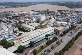 Khu công nghiệp Biên Hòa 1 tiếp giáp sông Đồng Nai. (Ảnh: Công Phong/TTXVN)