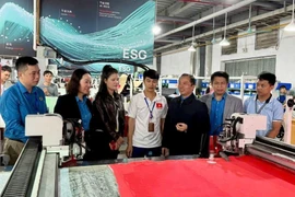 Đoàn công tác của Liên đoàn Lao động tỉnh Thanh Hóa đến thăm, động viên và mừng tuổi công nhân lao động trở lại làm việc sau Tết. (Ảnh: Liên đoàn Lao động tỉnh Thanh Hóa)