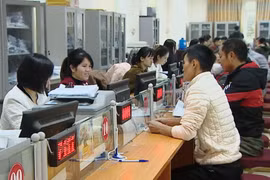 Người lao động tại Thanh Hóa đến Trung tâm dịch vụ việc làm để tư vấn về các chinh sách hỗ trợ việc làm, đi làm việc ở nước ngoài. (Ảnh: PV/Vietnam+)