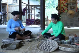 Chương trình mục tiêu quốc gia giảm nghèo bền vững không chỉ tập trung vào hỗ trợ kinh tế mà còn tích cực lồng ghép bình đẳng giới, hỗ trợ phụ nữ và trẻ em gái. (Ảnh: PV/Vietnam+)