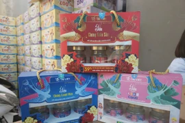 Sản phẩm yến chưng đường ăn kiêng có hàm lượng đường cao gấp 5,48 lần so với mức công bố, trong khi năng lượng lại thấp hơn mức tối thiểu. Sản phẩm yến chưng Kids Canxi hay yến chưng đường phèn cũng có hàm lượng protein thấp hơn chỉ tiêu công bố từ 10-20%. (Nguồn: Cục Quản lý và Phát triển thị trường trong nước)