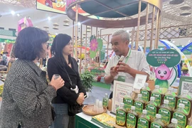 Bộ Công Thương yêu cầu các đơn vị quyết liệt triển khai tổ chức thực hiện các nhiệm vụ, giải pháp hỗ trợ pháp lý cho doanh nghiệp, doanh nghiệp nhỏ và vừa, hộ kinh doanh. (Ảnh: PV/Vietnam+)