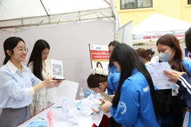 20 doanh nghiệp đã trực tiếp có mặt tại trụ sở Học viện Phụ nữ Việt Nam để phỏng vấn và tuyển dụng các bạn sinh viên. (Ảnh: Hồng Nhung/Vietnam+)