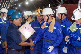 Lãnh đạo Bộ Nội vụ kiểm tra tình hình đảm bảo an toàn vệ sinh lao động tại Công ty Than Thống Nhất. (Ảnh: Bộ Nội vụ)