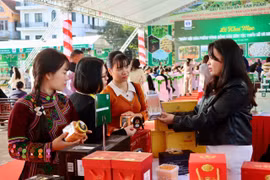 Ngày hội sản phẩm vùng đồng bào dân tộc thiểu số và miền núi phía Bắc năm 2025 quy tụ 74 gian hàng. (Ảnh: BCT/Vietnam+)