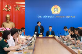 Ông Nguyễn Xuân Hùng, Phó Chủ tịch Tổng Liên đoàn Lao động Việt Nam chia sẻ thông tin về khởi công các dự án nhà ở xã hội cho công nhân thuê. (Ảnh: CTV/Vietnam+)
