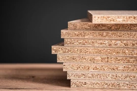 Theo Cục Phòng vệ thương mại, sản phẩm ván sợi gỗ bị áp dụng thuế chống bán phá giá tạm thời là sản phẩm ván sợi bằng gỗ hoặc bằng các loại vật liệu có chất gỗ khác, đã hoặc chưa ghép lại bằng keo hoặc bằng các chất kết dính hữu cơ khác. (Ảnh minh họa: Internet)