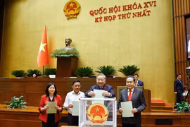 Tổng Bí thư Tô Lâm và đại biểu Quốc hội bỏ phiếu. (Ảnh: Doãn Tấn/TTXVN)
