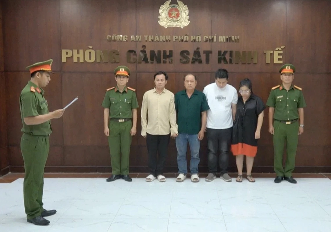 Khởi tố giám đốc doanh nghiệp sản xuất giấm ăn từ axit công nghiệp