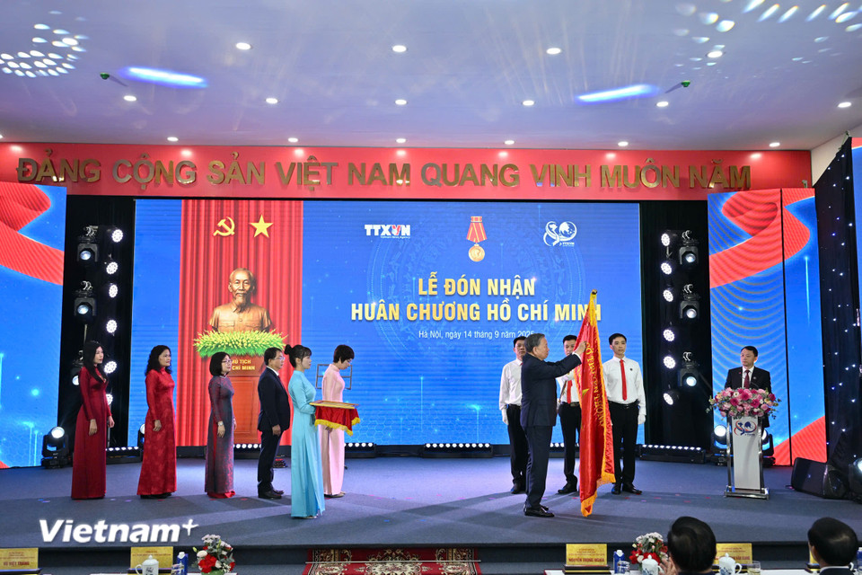 Đây chính là bản tin đầu tiên của TTXVN, đánh dấu sự kiện quan trọng: Việt Nam chính thức có một cơ quan thông tấn nhà nước, thực hiện sứ mệnh truyền tải tiếng nói của quốc gia. Từ thời khắc đó, TTXVN không chỉ là một tổ chức báo chí, mà còn là một cơ quan thông tin chiến lược, đồng hành cùng đất nước trong mọi bước ngoặt lịch sử. (Ảnh: Minh Sơn/Vietnam+)