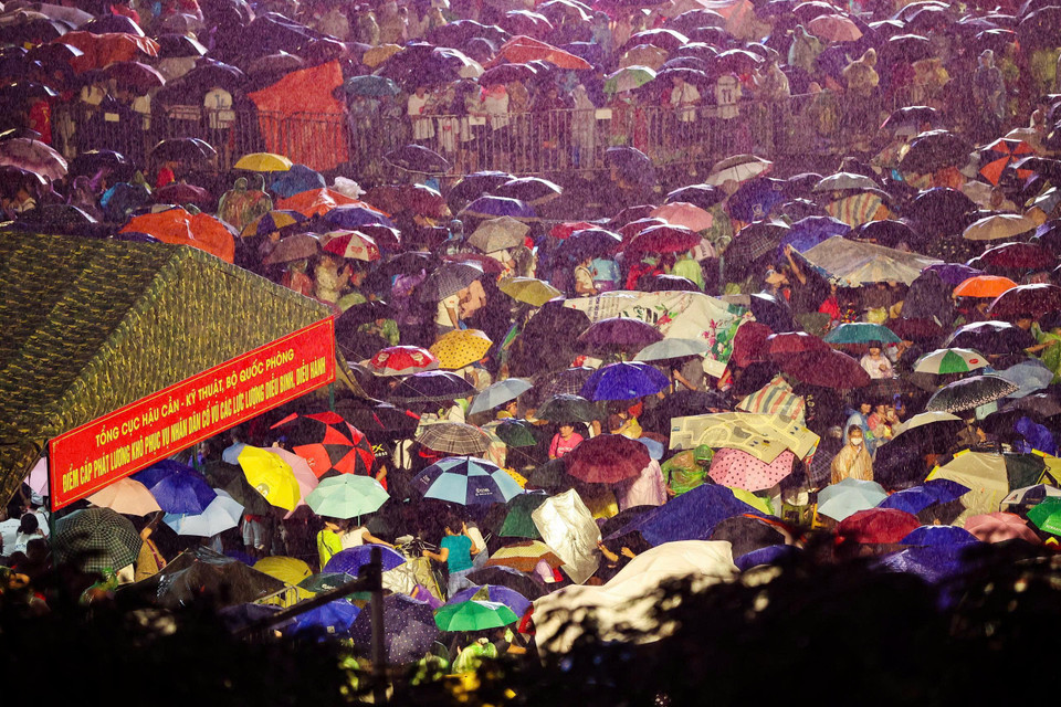 Theo kế hoạch để phục vụ cho buổi sơ duyệt chuẩn bị cho đại lễ A80 vào 6 giờ ngày 30/8, Công an Thành phố Hà Nội kéo dài thời cấm đường từ 22 giờ 29/8 đến 13 giờ hôm sau. (lùi 4h so với thông tin trước đó). (Ảnh: PV/Vietnam+)