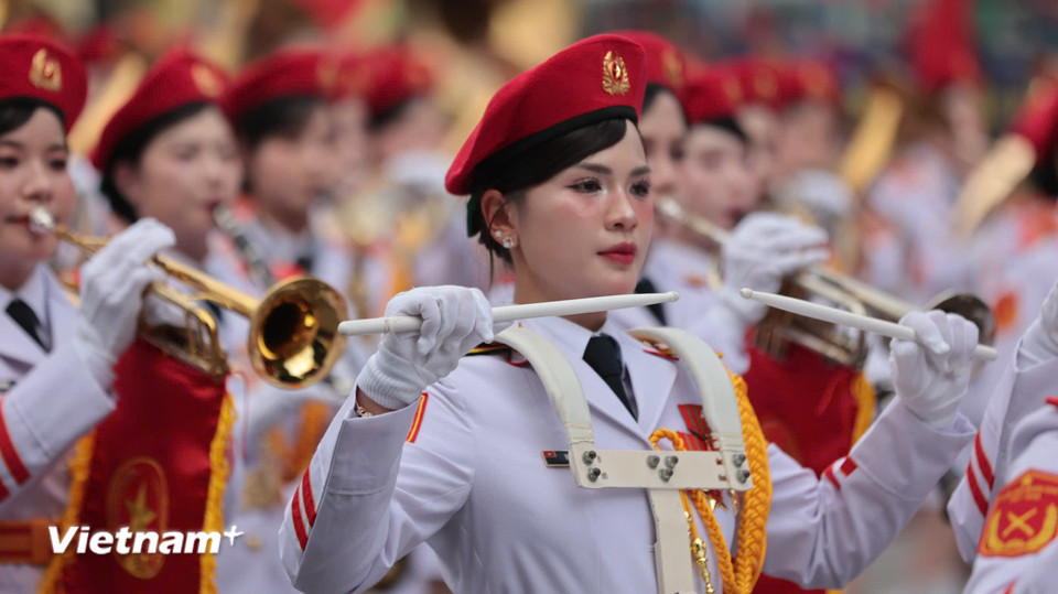 Trên mũ nồi đỏ có gắn phù hiệu của Quân đội Nhân dân Việt Nam. (Ảnh: Hoài Nam/Vietnam+)