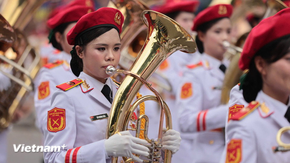 Họ là lực lượng đặc biệt có nhiệm vụ biểu diễn nghệ thuật, gìn giữ và lan tỏa bản sắc quân đội. (Ảnh: Hoài Nam/Vietnam+)