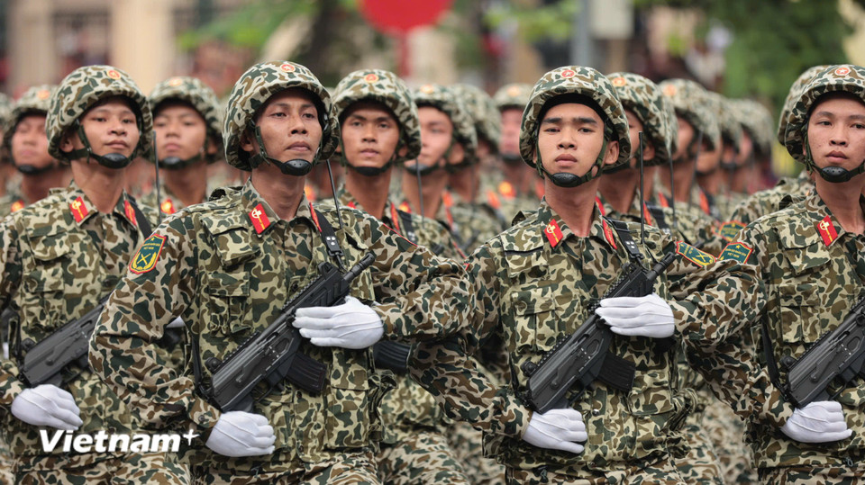 Dưới trời thu Thủ đô, từng bước chân sẽ là nhịp đập của lòng yêu nước, của bản lĩnh, ý chí và niềm tự hào của những người lính đặc công, lực lượng đặc biệt tinh nhuệ của Quân đội Nhân dân Việt Nam anh hùng. (Ảnh: PV/Vietnam+)