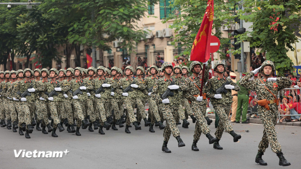 Phát huy truyền thống “ Đặc biệt tinh nhuệ, anh dũng tuyệt vời, mưu trí táo bạo, đánh hiểm thắng lớn”; những chiến sỹ “đầu trần, chân đất”, xuất quỷ nhập thần, luồn sâu đánh hiểm, làm quân thù kinh hồn bạt vía. (Ảnh: PV/Vietnam+)