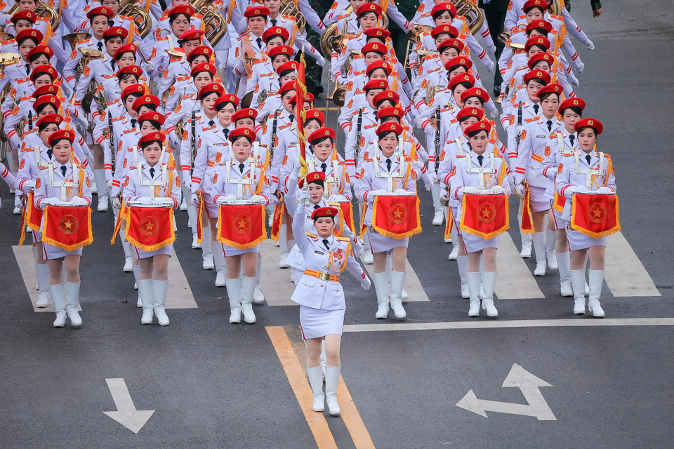 Khối nữ quân nhạc có vai trò dẫn dắt nhịp điệu, tạo khí thế hào hùng cho lễ diễu binh, diễu hành. (Ảnh: Hoài Nam/Vietnam+)