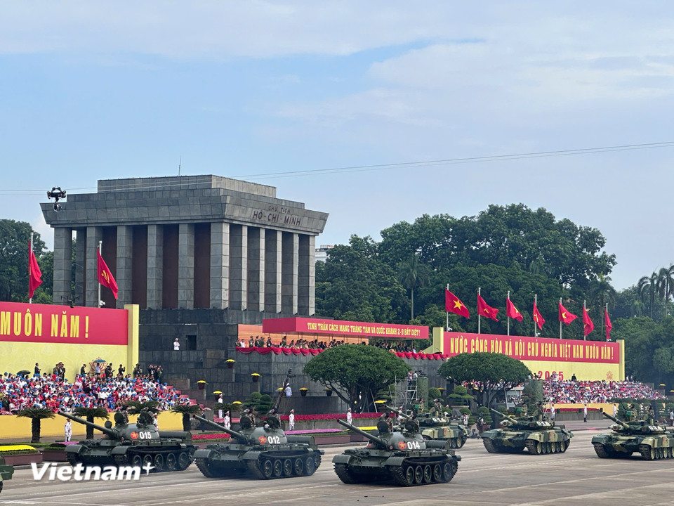 Chúng không chỉ thể hiện sức mạnh vượt trội mà còn là trụ cột trong huấn luyện, sẵn sàng chiến đấu, khẳng định vị thế của lực lượng tăng thiết giáp Việt Nam anh hùng. (Ảnh: Thùy Giang/Vietnam+)