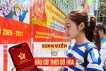 Nhờ ứng dụng VNeID, thông tin khu vực bầu cử và khả năng đăng ký thay đổi địa điểm bầu cử được các sinh viên thực hiện nhanh chóng. (Ảnh: Thanh Phong/Vietnam+)