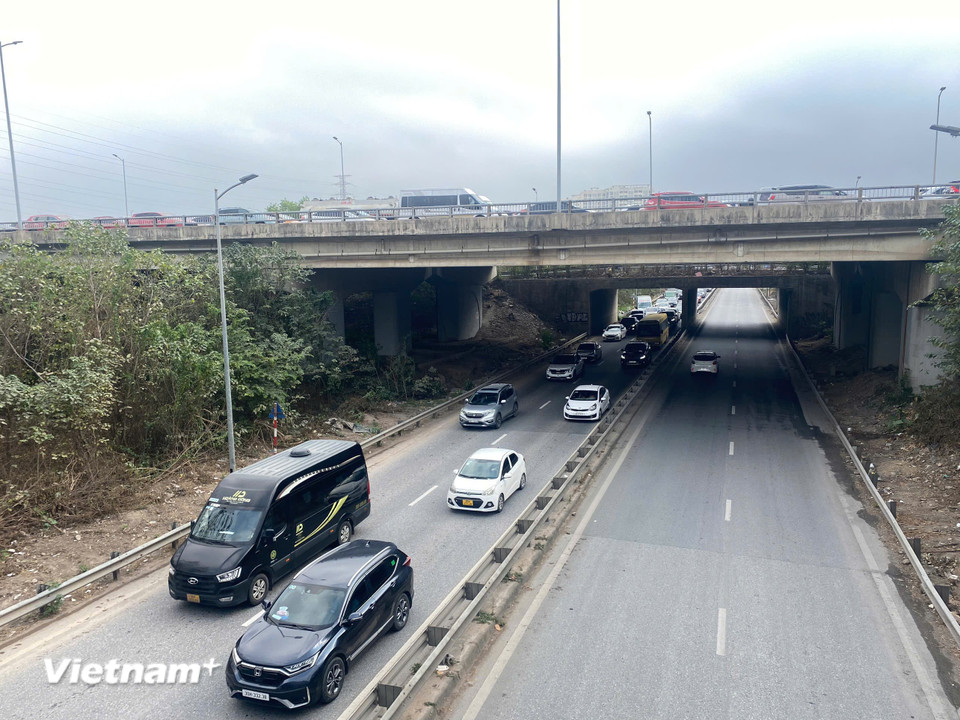 Mặc dù các nút giao không tắc, nhưng cảnh ùn tắc xuất hiện trên đường vành đai 3.