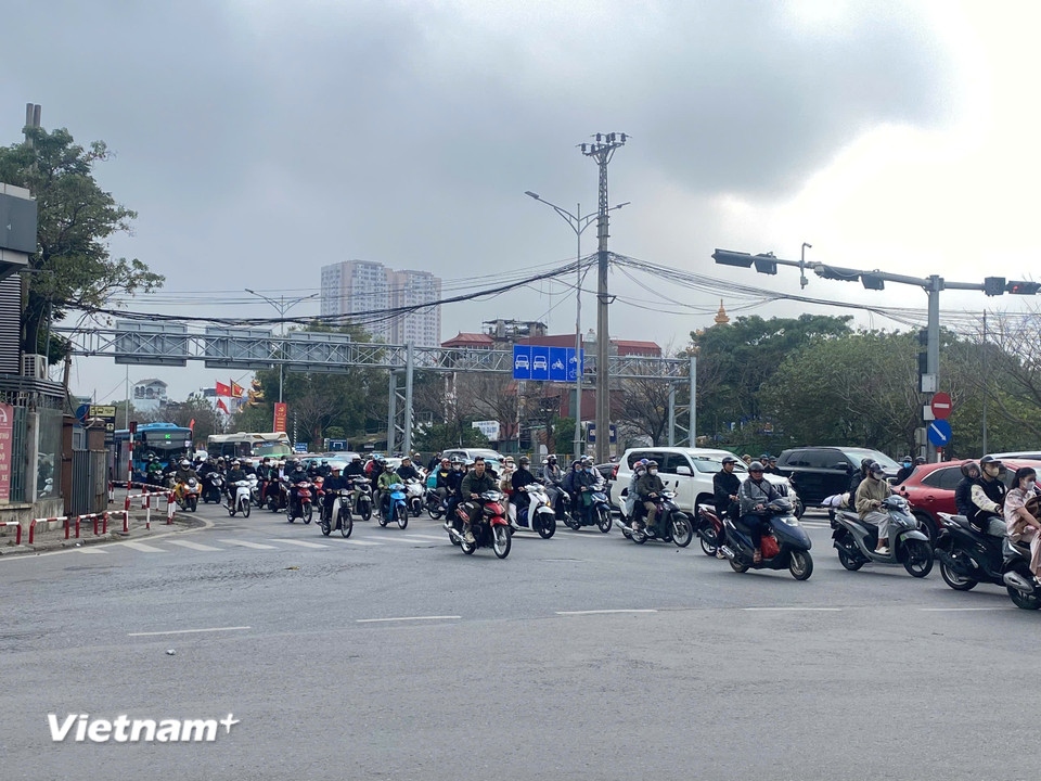 Ngã tư Giải Phóng ở khu vực Bến xe Nước Ngầm không có hiện tượng tắc đường.