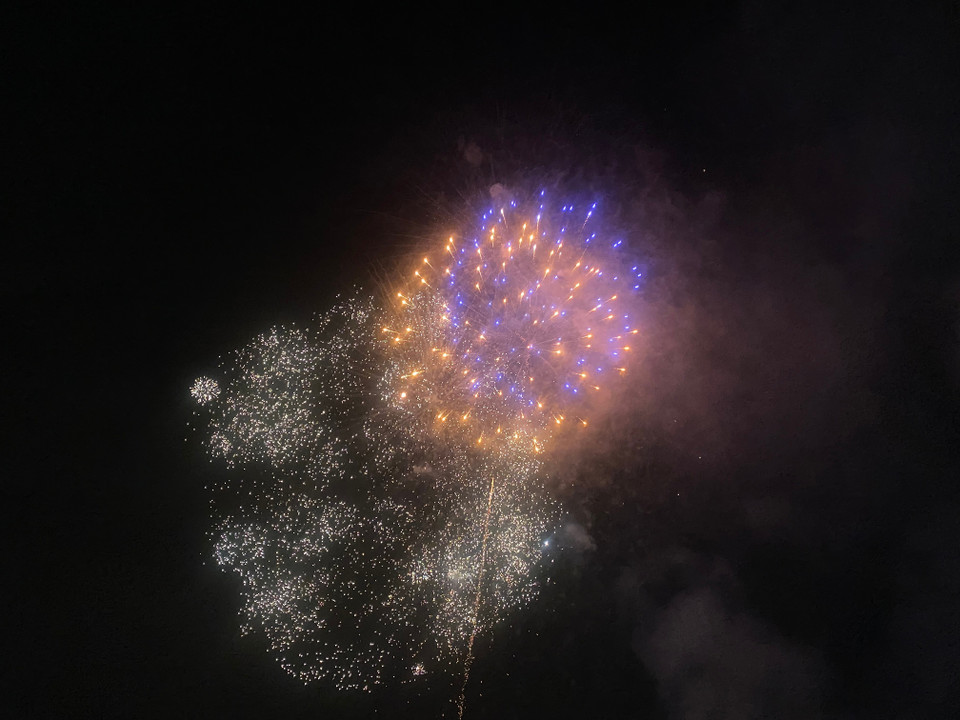 Những màn pháo hoa đẹp mắt chào đón năm mới Ất Tỵ. (Ảnh: PV/Vietnam+)