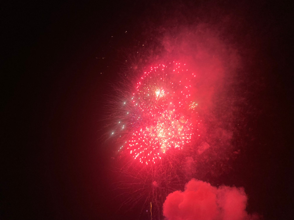Những màn pháo hoa đẹp mắt chào đón năm mới Ất Tỵ. (Ảnh: PV/Vietnam+)