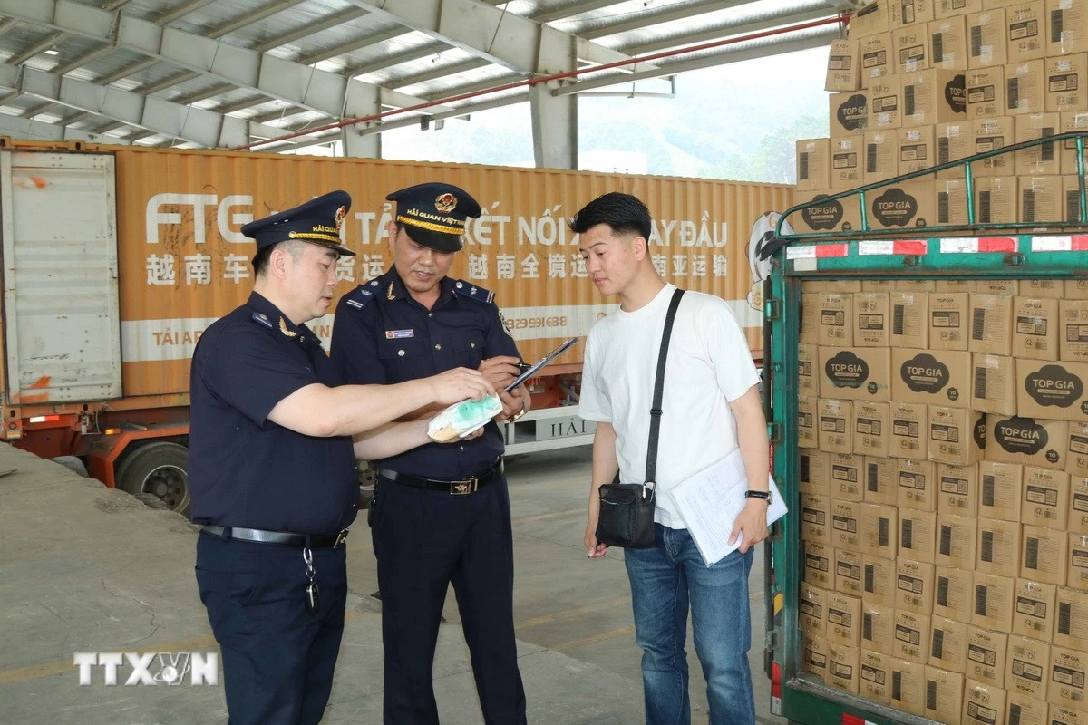 Giao thương biên mậu tăng trưởng ấn tượng, vượt kỳ vọng tại cửa khẩu Chi Ma