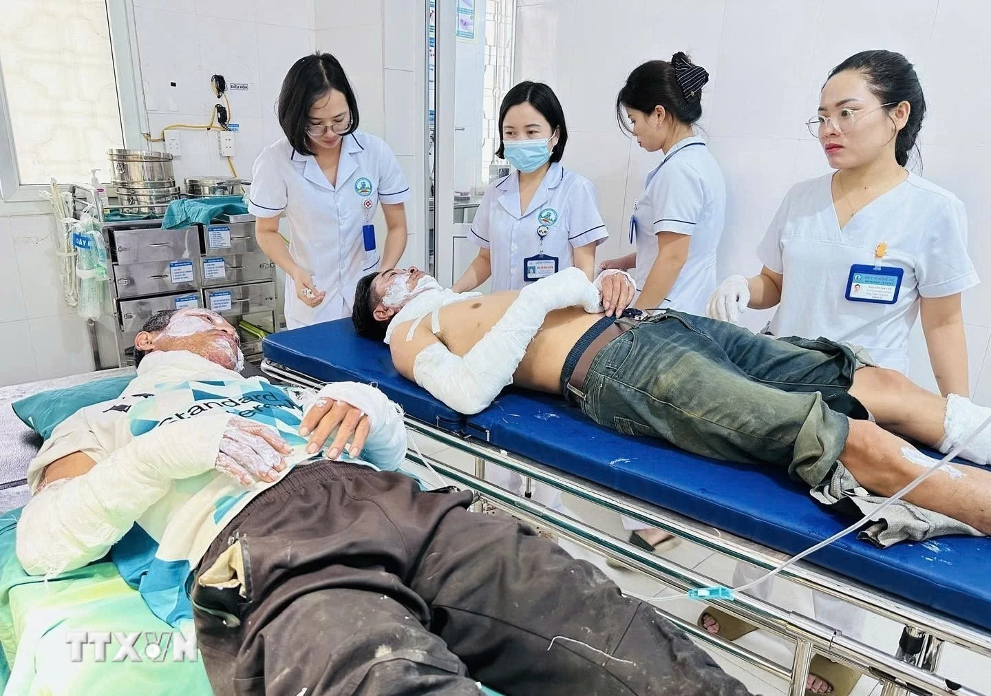 Nghệ An: 2 người đàn ông bị bỏng nặng do dùng bình gas thui thịt chó