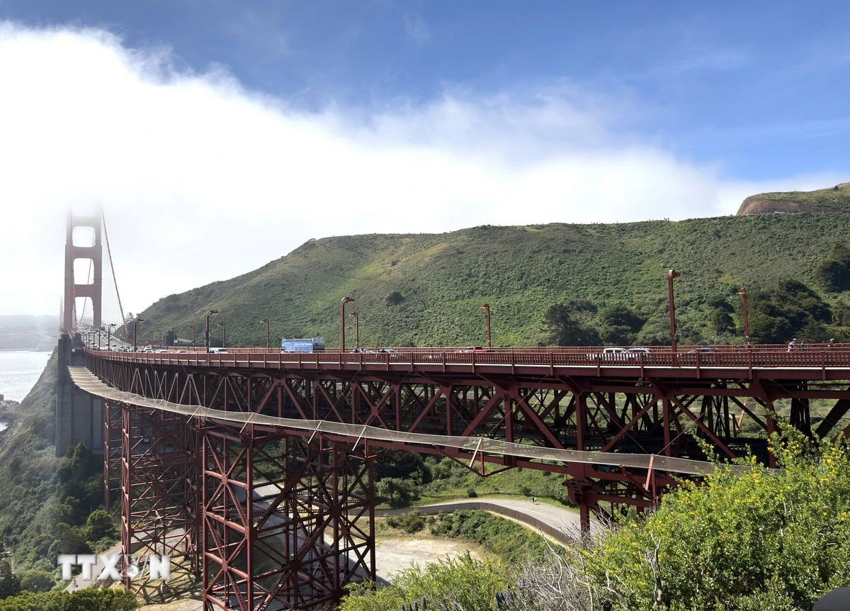 Cầu Cổng Vàng huyền ảo trong màn sương đặc trưng vùng Vịnh San Francisco