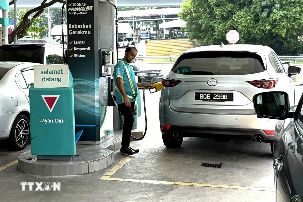 Malaysia Cân Nhắc Mua Dầu Từ Nga Để Đảm Bảo Nguồn Cung Nội Địa